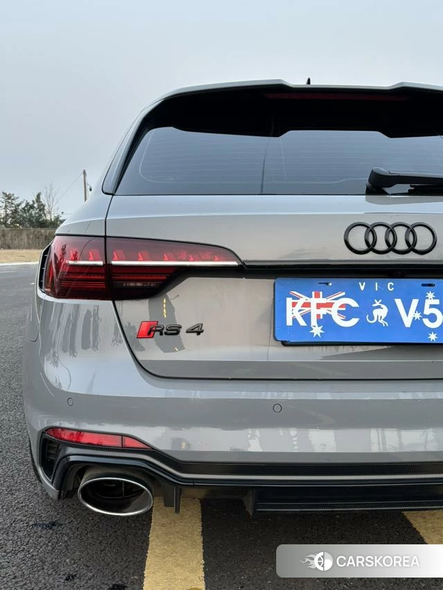 Audi RS 4 2023 Серебристо-серый из Китая, фото 4