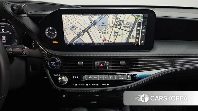 Lexus LS500h 5th generation 2022 Серебряный из Кореи, фото 4