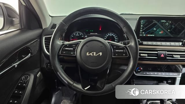 Kia Seltos 2022 Белый из Кореи, фото 4