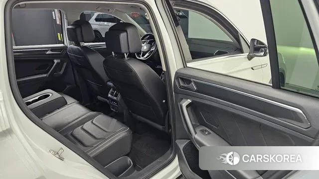 Volkswagen Tiguan second Generation 2021 Белый из Кореи, фото 4