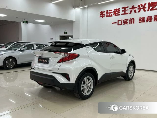 Toyota C-HR 2022 Белый из Китая, фото 4