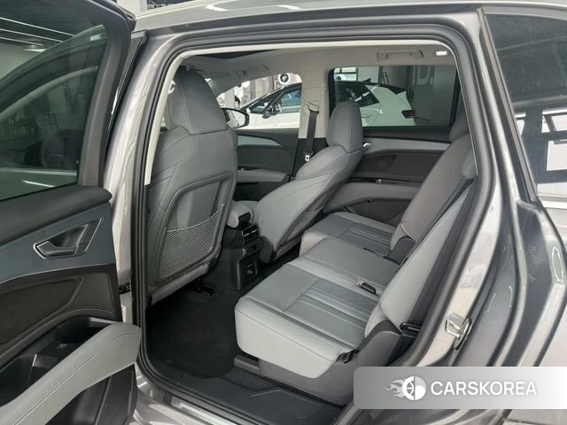 Audi Q5 e-tron 2024 Темно-серый из Китая, фото 4