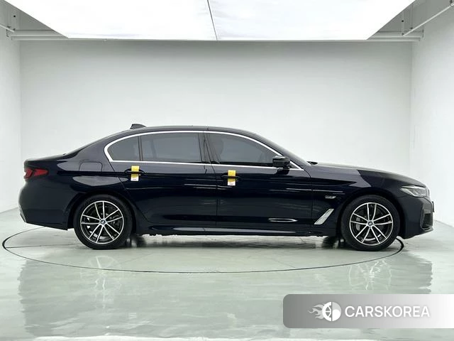 BMW 5 series PHEV 2022 Черный из Китая, фото 4