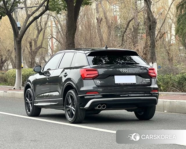 Audi Q2L 2021 Темно-серый из Китая, фото 4