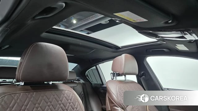 BMW 5 Series (G30) 2020 Небесно-голубой из Кореи, фото 4