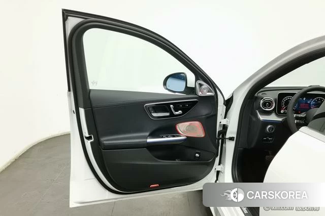 Mercedes-Benz Class C 2025 Белый из Китая, фото 4