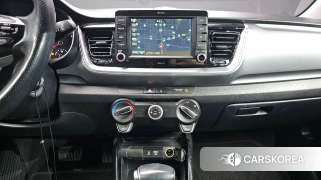 Kia Stonic 2018 Белый из Кореи, фото 4