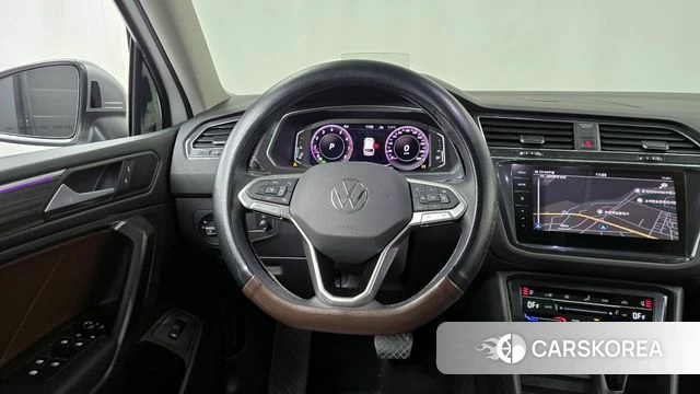 Volkswagen Tiguan Allspace 2023 Белый из Кореи, фото 4