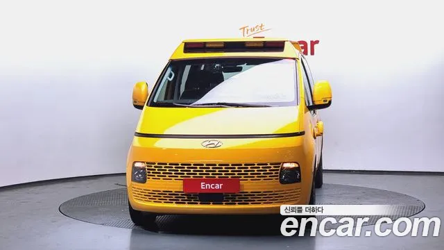 Hyundai Staria 2023 Желтый из Кореи, фото 4