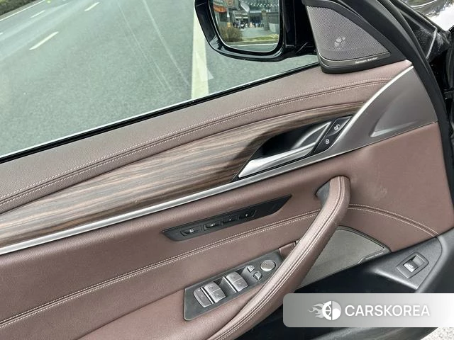 BMW 5 series 2021 Черный из Китая, фото 4
