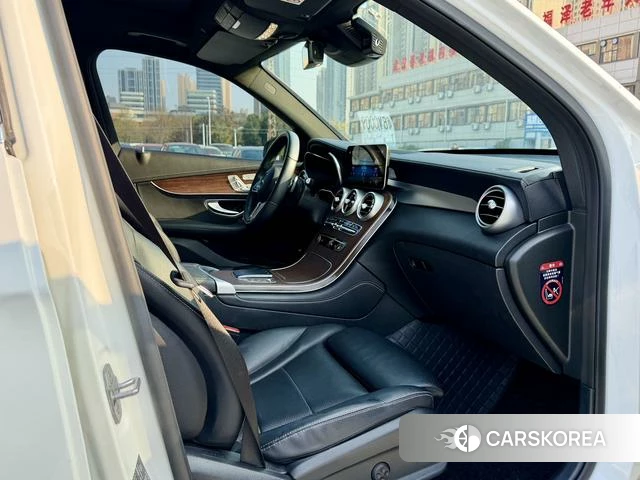 Mercedes-Benz GLC 2021 Белый из Китая, фото 4