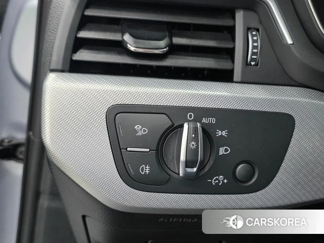 Audi A4 (B9) 2023 Серебряный из Кореи, фото 4