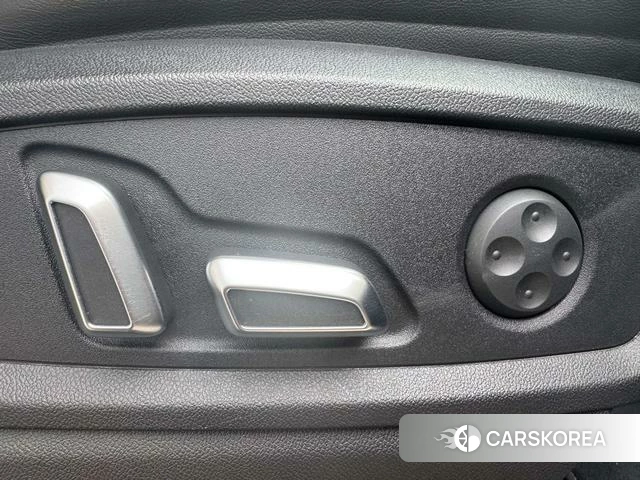 Audi Q5L 2024 Темно-серый из Китая, фото 4