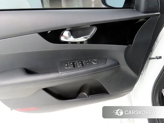 Kia The New K3 2nd generation 2022 Белый из Кореи, фото 4