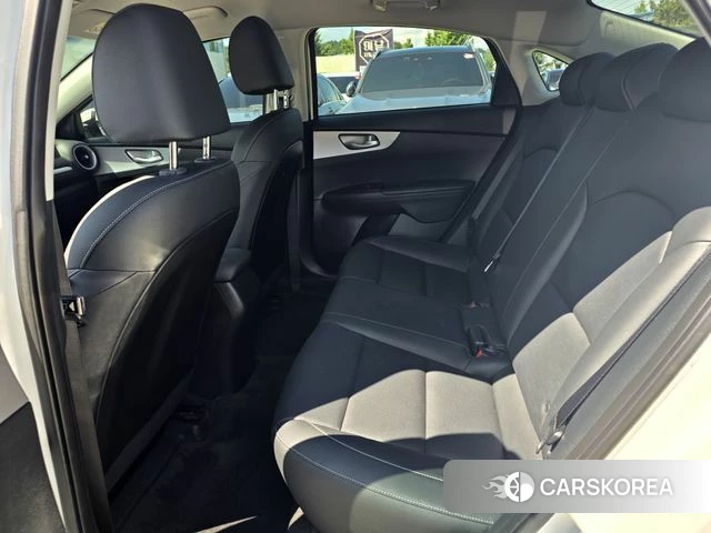 Kia The New K3 2nd generation 2022 Белый из Кореи, фото 4