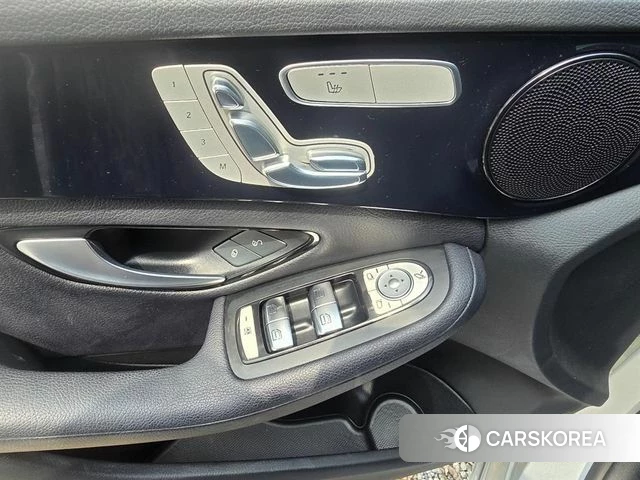 Mercedes-Benz C-Class W205 2018 Серебряный из Кореи, фото 4