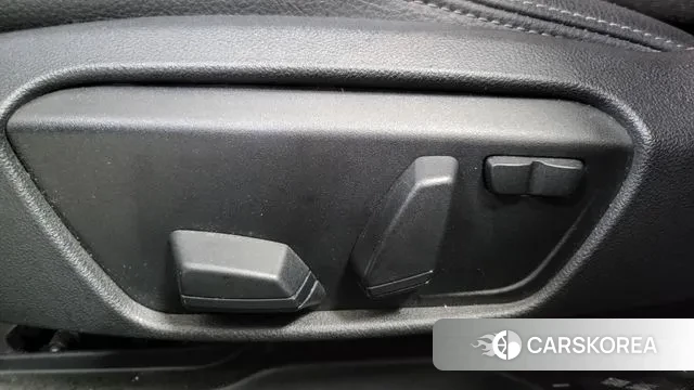 BMW 1 Series (F40) 2023 Черный из Кореи, фото 4