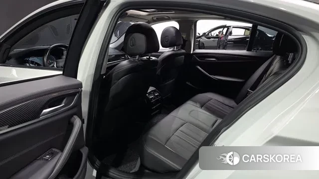 BMW 5 Series (G30) 2018 Белый из Кореи, фото 4