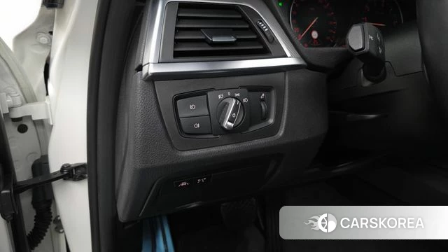 BMW 3 Series (F30) 2018 Белый из Кореи, фото 4