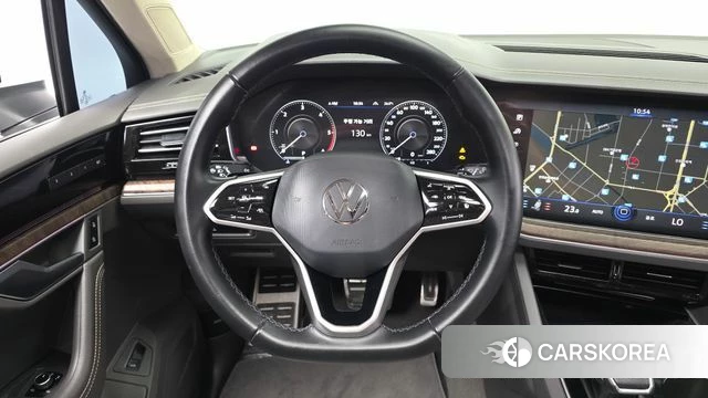 Volkswagen Touareg 3rd generation 2023 Белый из Кореи, фото 4