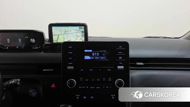 Hyundai Staria 2022 Желтый из Кореи, фото 4