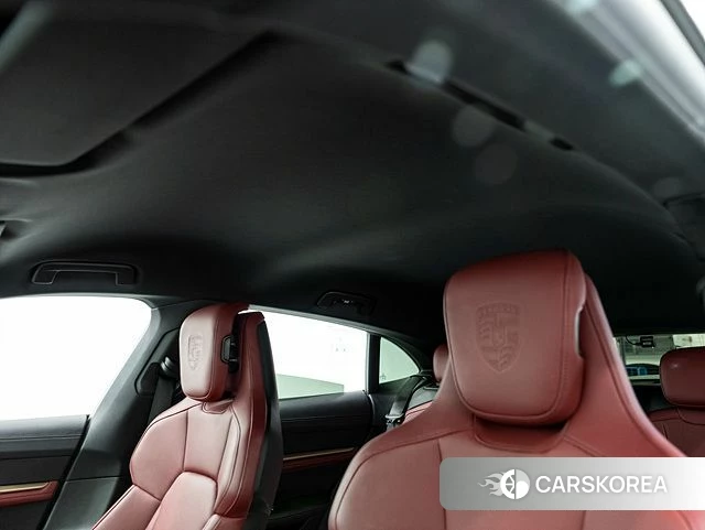 Porsche Taycan 2023 Светло-серебряный цвет из Кореи, фото 4