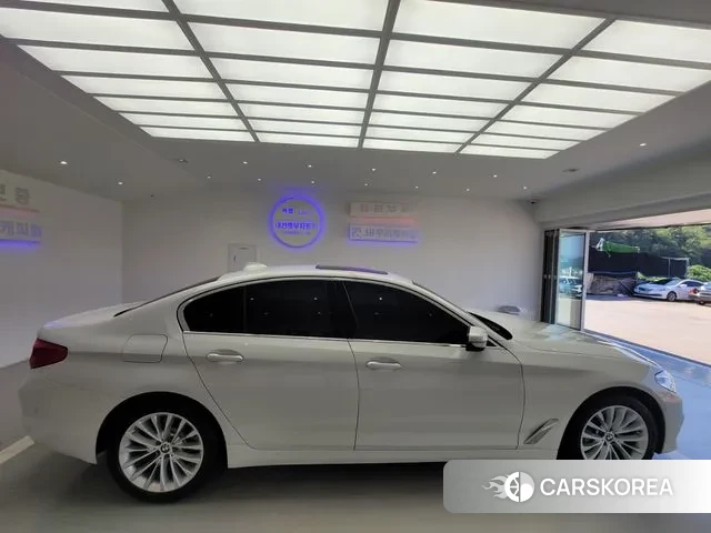 BMW 5 Series (G30) 2019 Белый из Кореи, фото 4