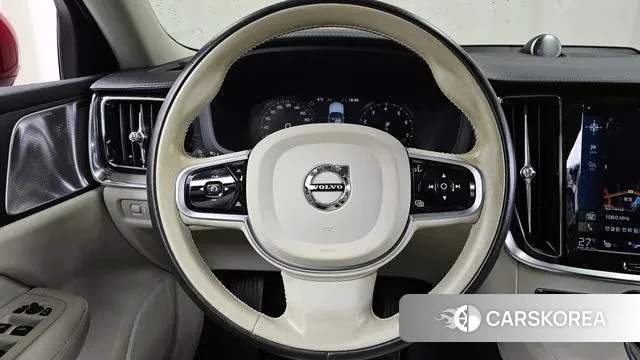 Volvo V60 Cross-Country 2nd Generation 2019 Красный из Кореи, фото 4