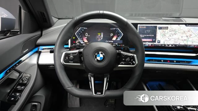 BMW 5 Series (G60) 2025 Серебристо-серый из Кореи, фото 4