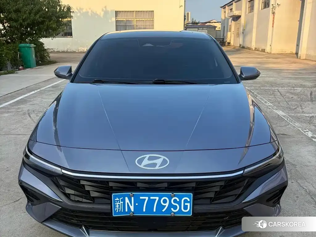 Hyundai Elantra 2024 Silver/gray из Китая, фото 4