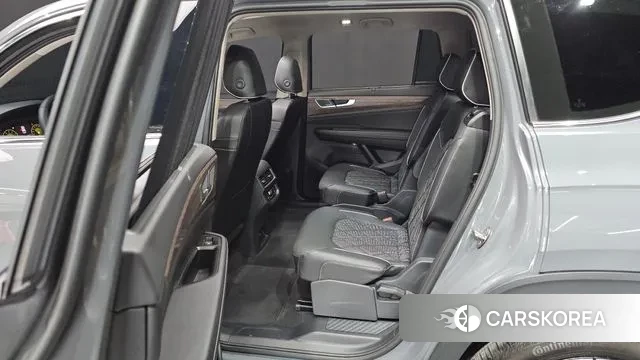 Volkswagen Atlas 2025 Серебристо-серый из Кореи, фото 4