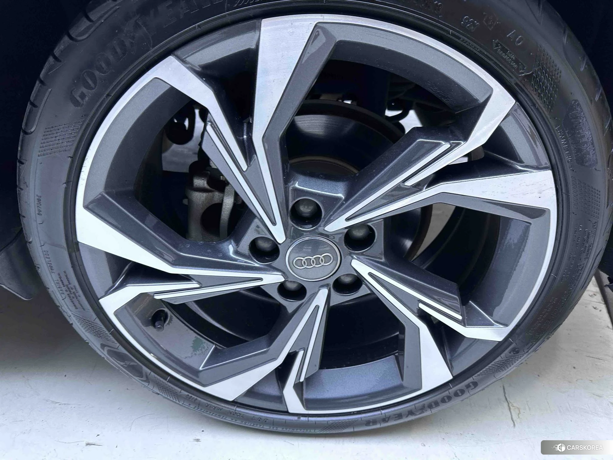 Audi Q3 2022 Серебристо-серый из Китая, фото 4