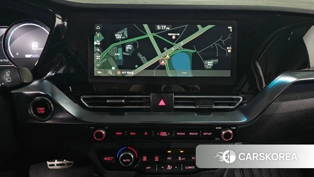 Kia Niro Plus 2023 Белый из Кореи, фото 4