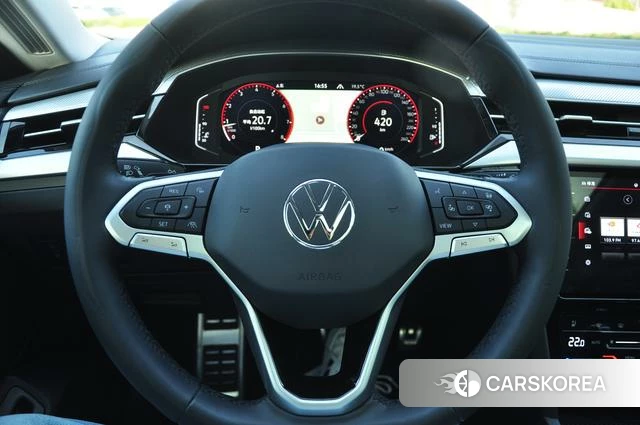 Volkswagen CC 2023 Темно-серый из Китая, фото 4