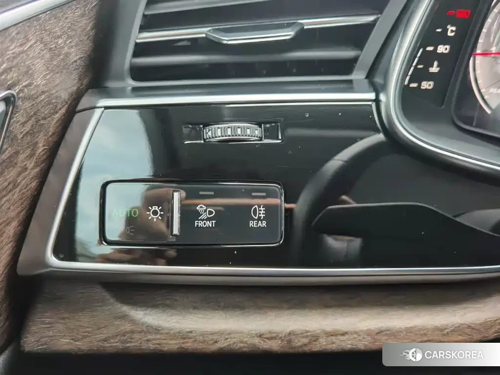 Audi Q7 2023 Черный из Китая, фото 4