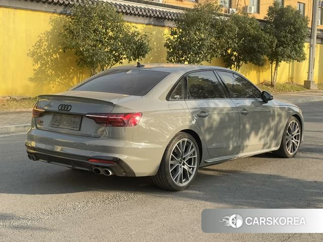 Audi S4 2021 Темно-серый из Китая, фото 4