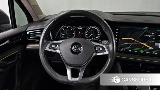 Volkswagen Touareg 3rd generation 2020 Серый из Кореи, фото 4