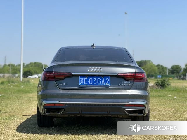 Audi A4L 2021 Темно-серый из Китая, фото 4