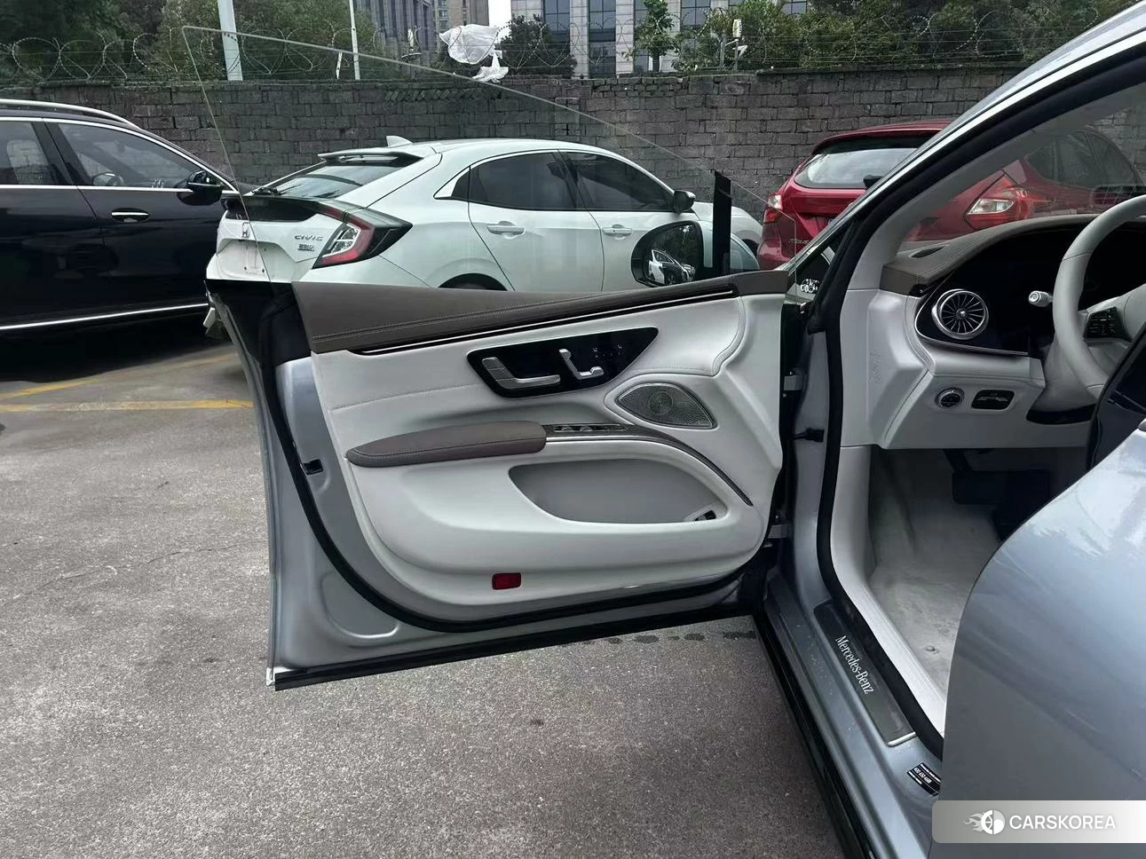 Mercedes-Benz EQS 2023 Серебристо-серый из Китая, фото 4