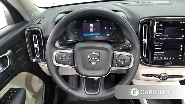 Volvo XC40 2023 Белый из Кореи, фото 4