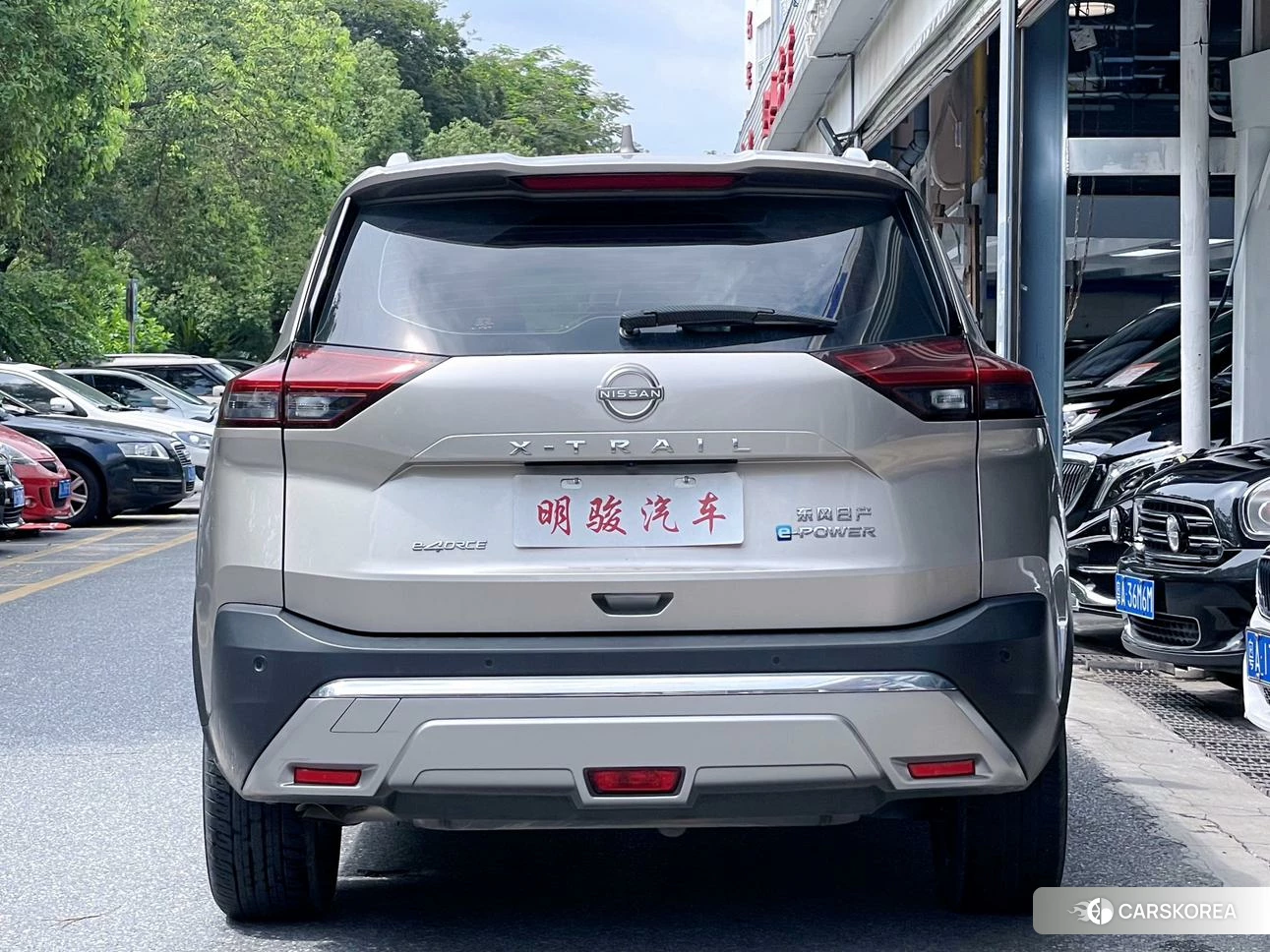 Nissan Qijun 2023 Темно-серый из Китая, фото 4