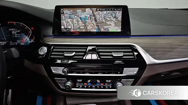 BMW 5 Series (G30) 2020 Белый из Кореи, фото 4