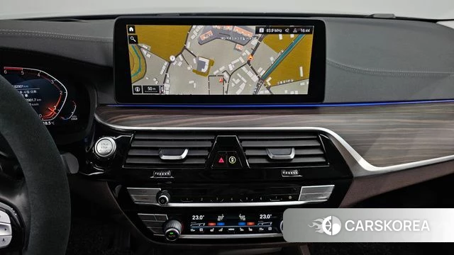 BMW 5 Series (G30) 2021 Серебряный из Кореи, фото 4