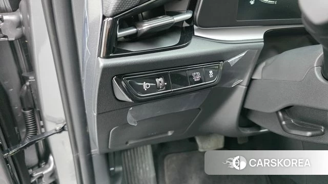 Kia Di Ol Nu Niro 2024 Серебристо-серый из Кореи, фото 4