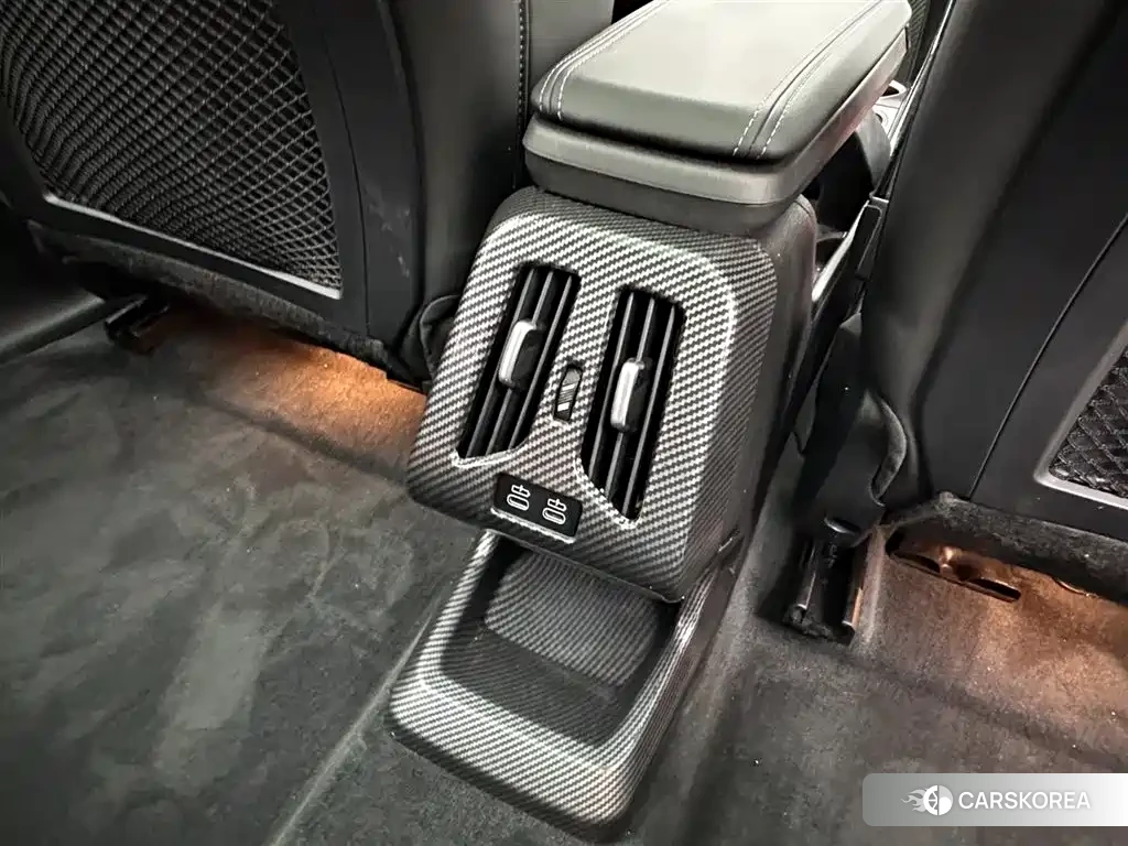 BMW iX1 2024 Белый из Китая, фото 4