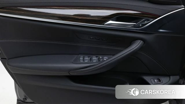 BMW 5 Series (G30) 2022 Цвет тростника из Кореи, фото 4