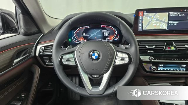BMW 5 Series (G30) 2023 Черный из Кореи, фото 4