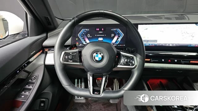 BMW 5 Series (G60) 2023 Белый из Кореи, фото 4