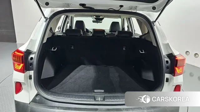 Kia Seltos 2022 Белый из Кореи, фото 4