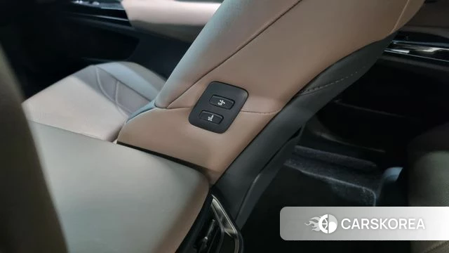 Lexus ES300h 7th generation 2025 Песочный из Кореи, фото 4